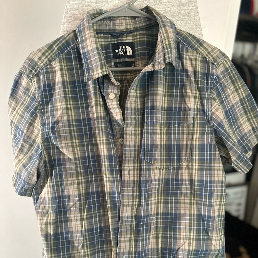 The North Face Green Plaid‎ Button Men's medium Short Sleeve Button Up Shirt
